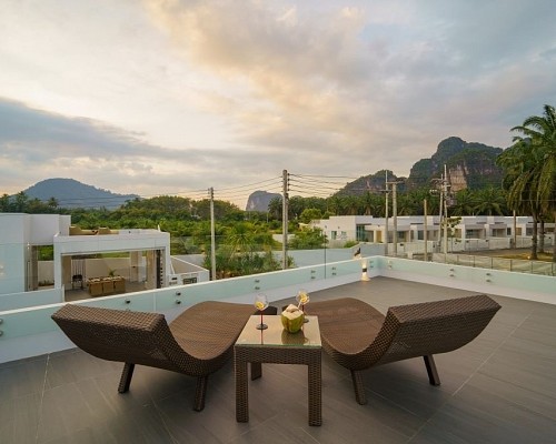 Grand 8 - Grand pool villa with rooftop